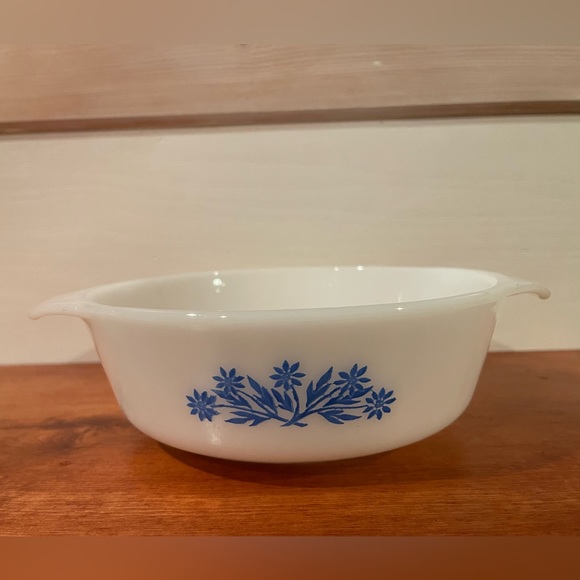 VINTAGE ANCHOR HOCKING FIRE KING BLUE CORNFLOWER 436 MILK GLASS CASSEROLE DISH - Picture 2 of 6